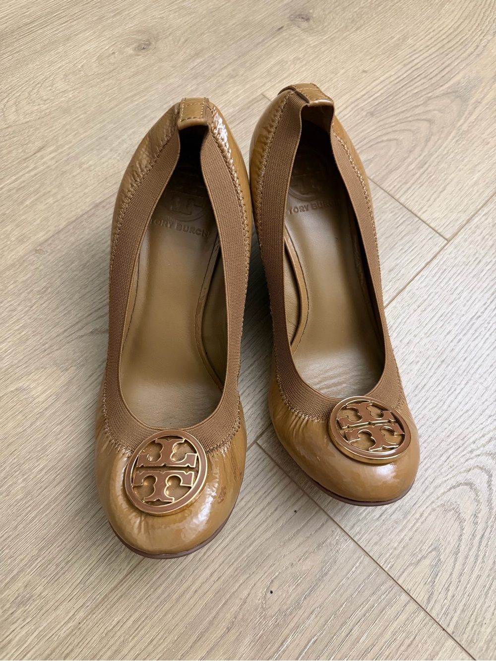 Tory Burch Tan Patent Leather Logo Ballet Wedges size 7 women’s